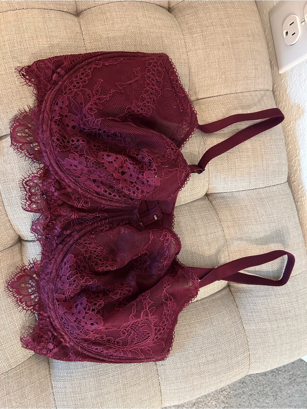 Victoria's Secret Lace Underwire Bra in Burgundy 38DD